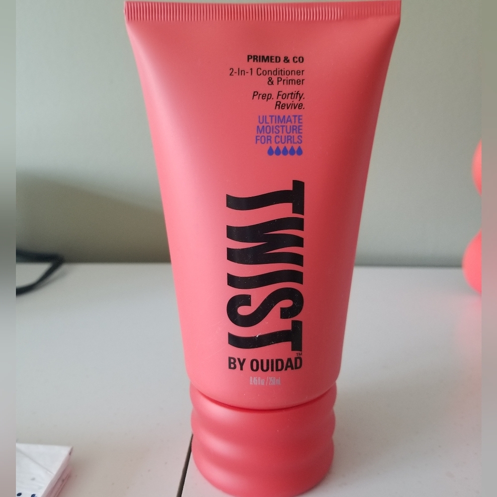 Twist by 2-In-1 Conditioner & Primer - Pink